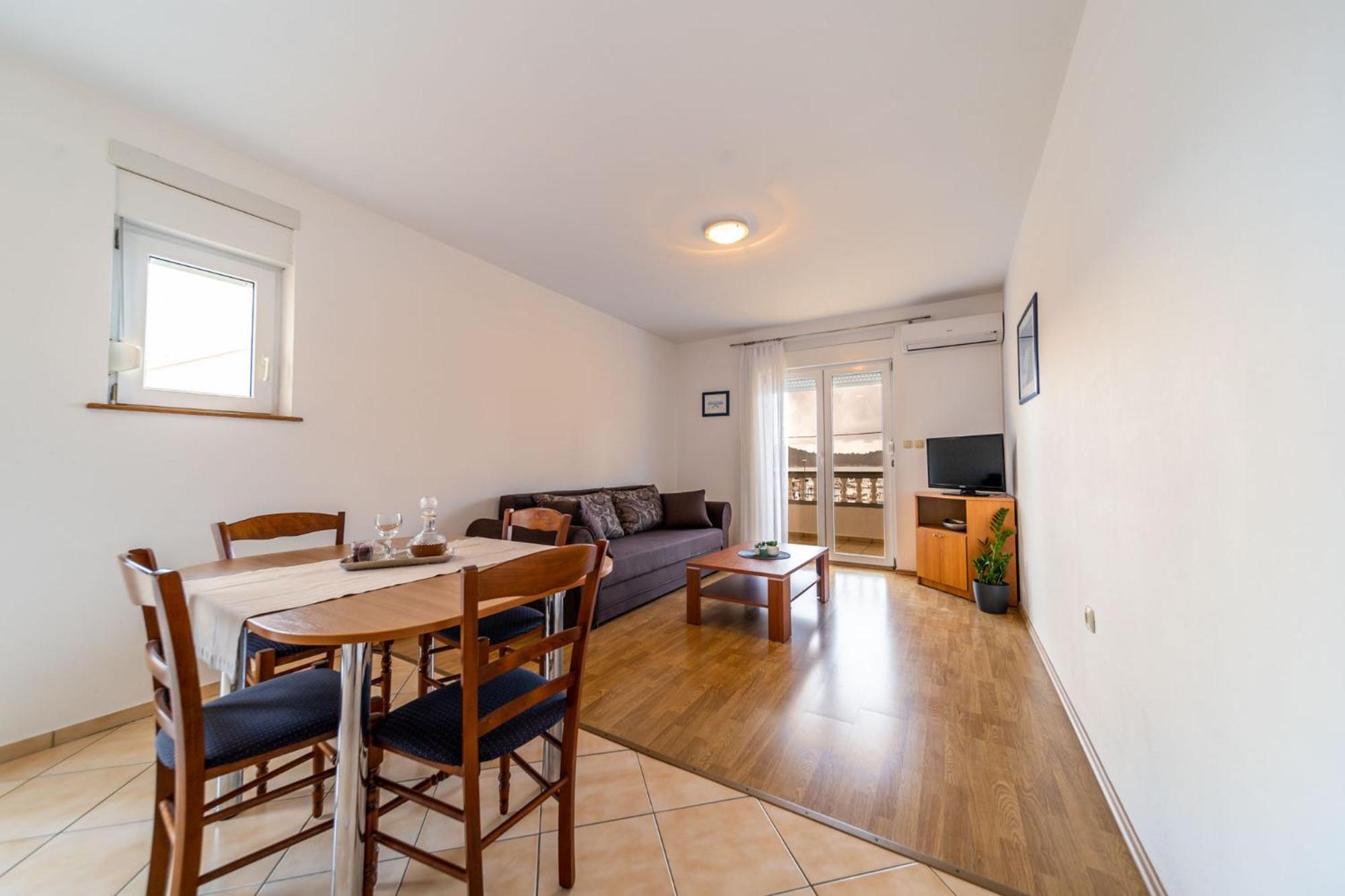 Apartment Devcic Palit